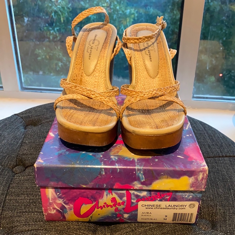 OMG!!! VINTAGE CHINESE LAUNDRY PLATFORM SANDALS